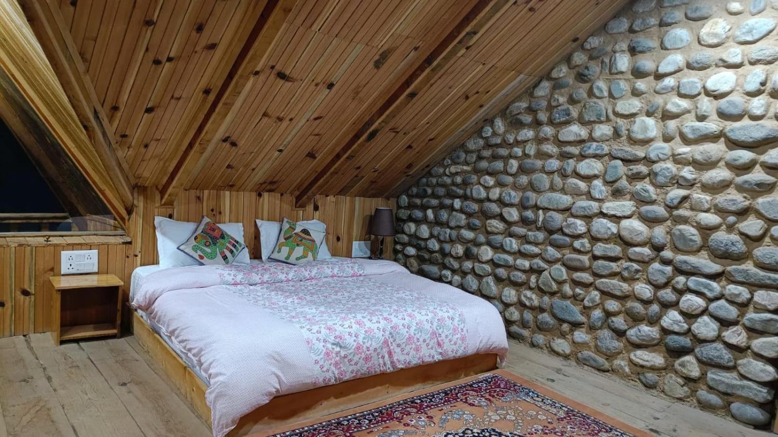 Ishan Log Huts-A Boutique Home Stay Banjar Ngoại thất bức ảnh
