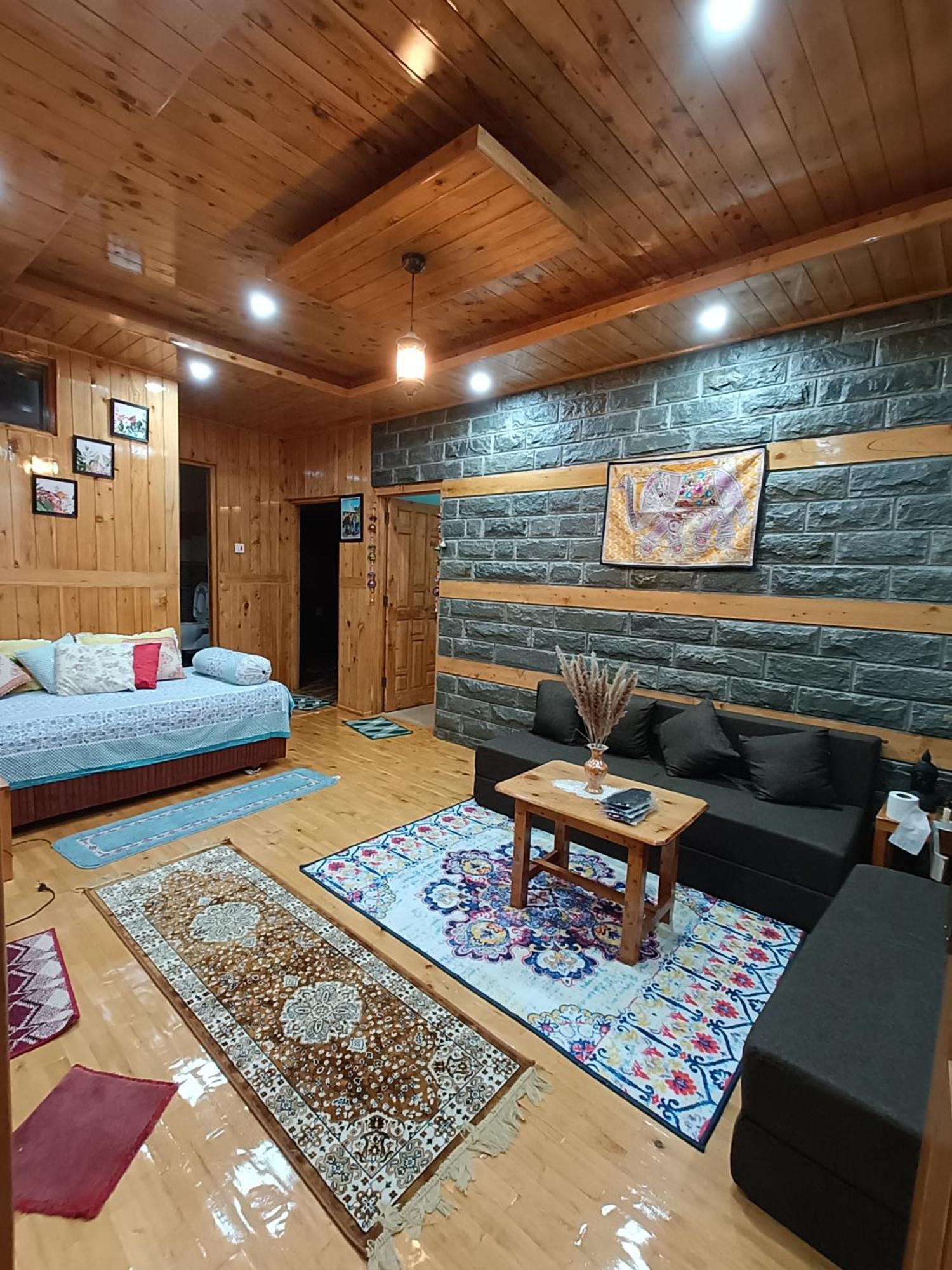 Ishan Log Huts-A Boutique Home Stay Banjar Ngoại thất bức ảnh