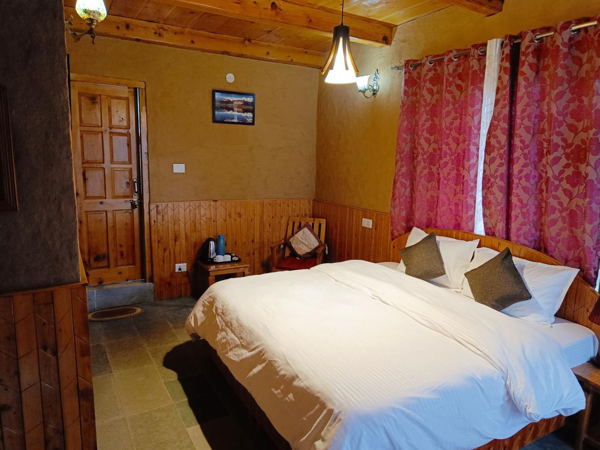 Ishan Log Huts-A Boutique Home Stay Banjar Ngoại thất bức ảnh