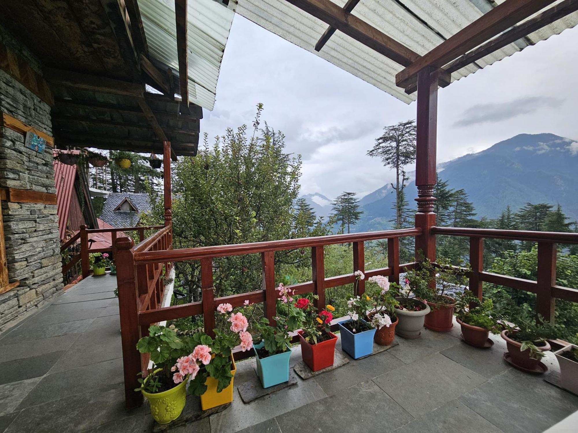 Ishan Log Huts-A Boutique Home Stay Banjar Ngoại thất bức ảnh